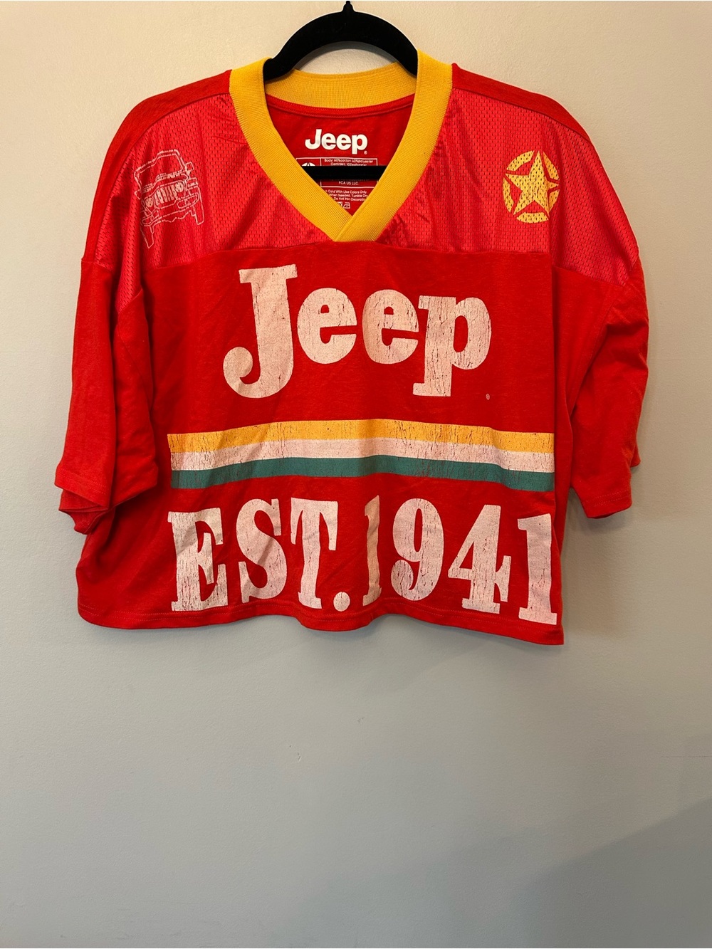 Goodie Two Sleeves Red Jeep Crop Top Short Sleeve Size L